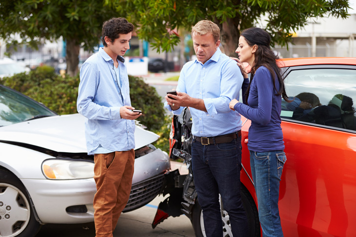 An Independent Insurance Agent at the scene of a car accident in Archbold, OH